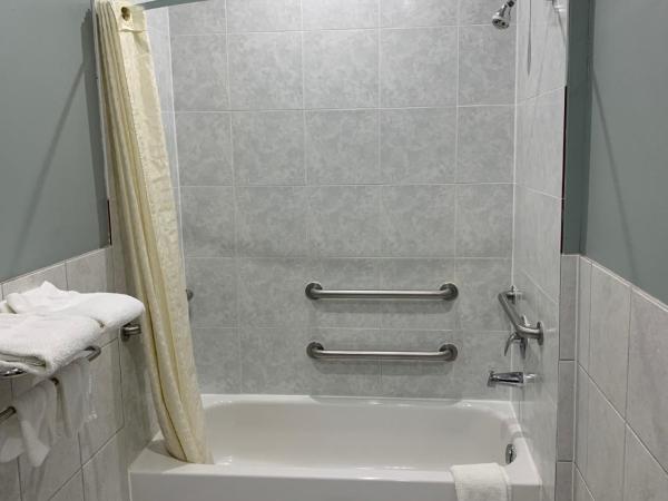 Crystal Suites : photo 2 de la chambre chambre lit king-size avec baignoire spa - fumeurs