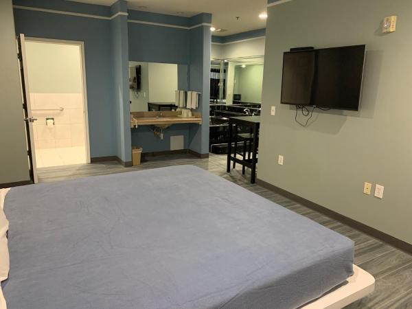 Crystal Suites : photo 10 de la chambre chambre lit king-size avec baignoire spa - fumeurs