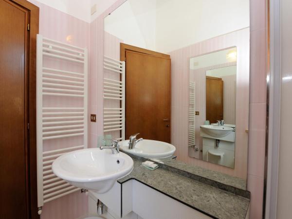 Hotel San Sebastiano : photo 5 de la chambre chambre triple