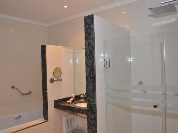 Across Hotels & Spa : photo 4 de la chambre suite