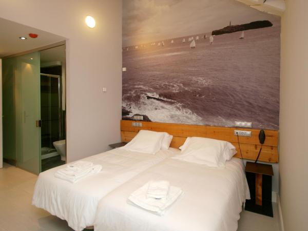 Hosteria Santander : photo 1 de la chambre chambre double ou lits jumeaux - vue partielle sur mer