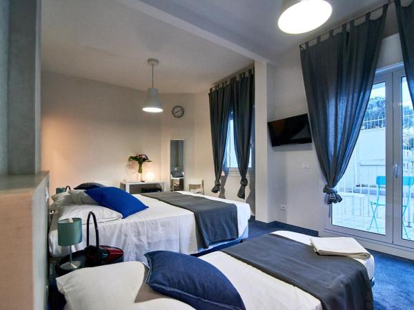 Hotel Concordia : photo 3 de la chambre chambre triple de luxe avec vue latérale sur la mer