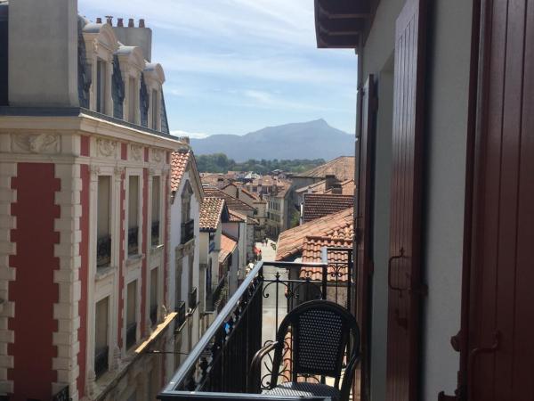 Hôtel de la Plage - Saint Jean de Luz : photo 6 de la chambre suite junior - vue sur ville 