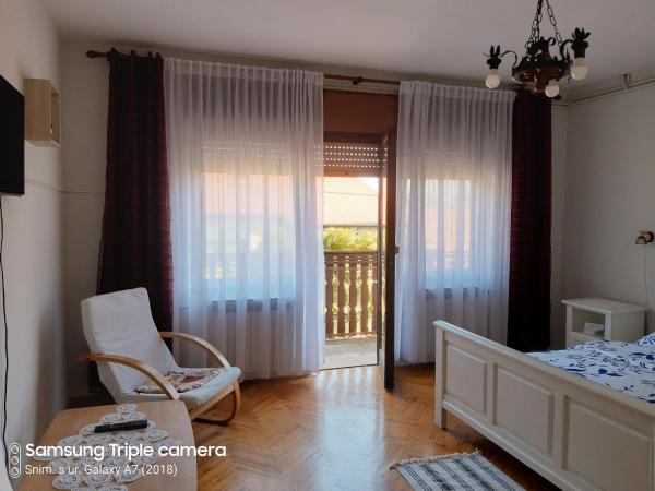 Rooms & Apartments Amelee : photo 3 de la chambre chambre double avec salle de bains privative