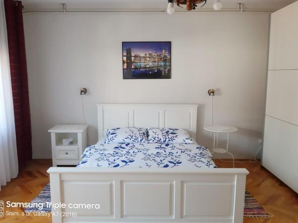Rooms & Apartments Amelee : photo 1 de la chambre chambre double avec salle de bains privative