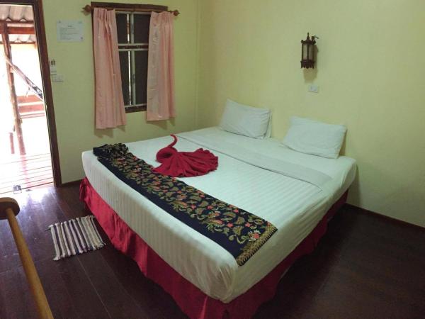 Lanta Pearl Beach Resort : photo 2 de la chambre bungalow standard
