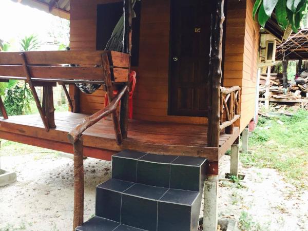 Lanta Pearl Beach Resort : photo 8 de la chambre bungalow standard