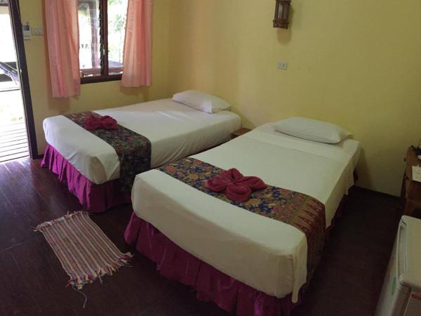 Lanta Pearl Beach Resort : photo 4 de la chambre bungalow standard