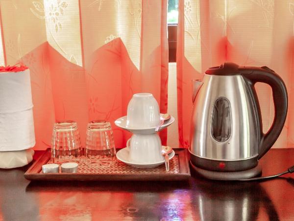 Lanta Pearl Beach Resort : photo 4 de la chambre bungalow avec climatisation