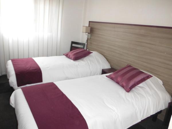 Hôtel O'Nice Saintes : photo 6 de la chambre chambre lits jumeaux