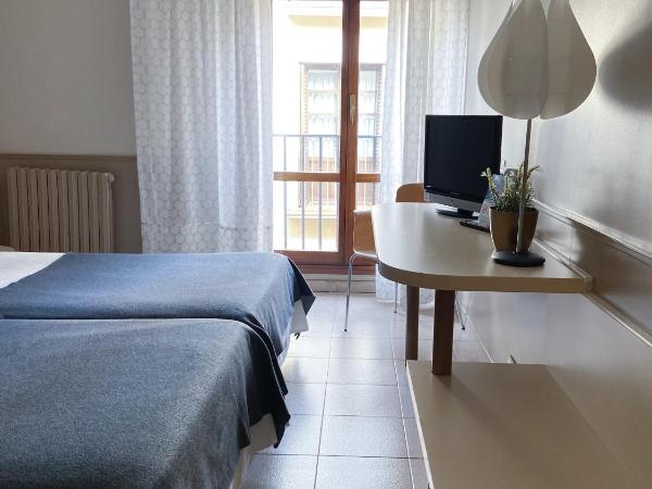 Hotel Rio Arga : photo 6 de la chambre chambre double ou lits jumeaux avec parking