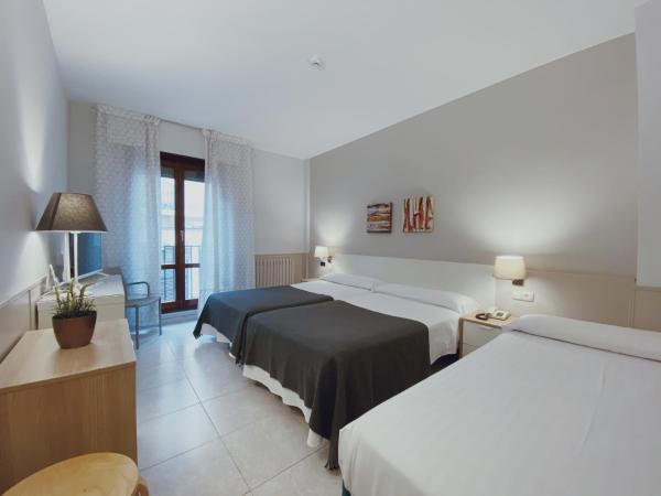 Hotel Rio Arga : photo 5 de la chambre chambre triple