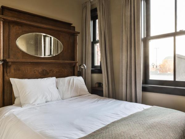 KEX Hotel : photo 5 de la chambre chambre lit queen-size avec salle de bains commune 