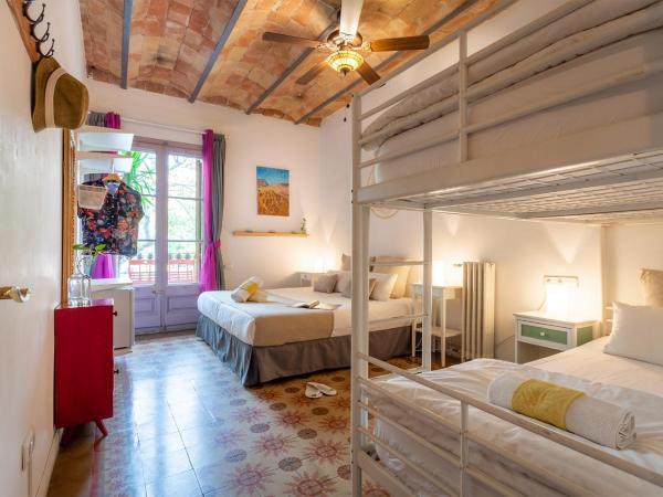 Primavera Hostel : photo 4 de la chambre chambre quadruple avec salle de bains commune