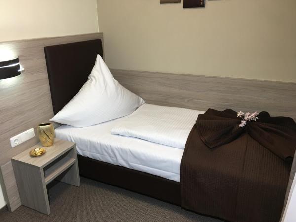 Hotel Glinde : photo 1 de la chambre chambre simple avec douche 