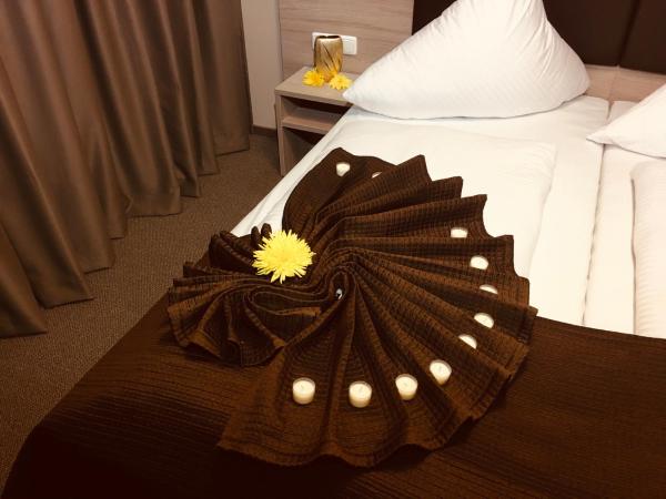 Hotel Glinde : photo 5 de la chambre chambre familiale avec douche 