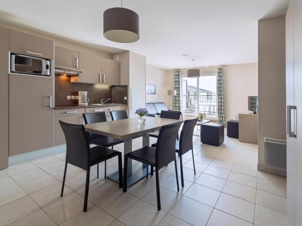 Residence Thalasso Concarneau : photo 1 de la chambre appartement 2 chambres - vue (latérale) sur mer