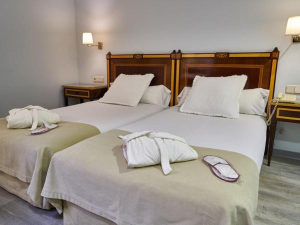 Hotel Don Curro : photo 7 de la chambre chambre lits jumeaux