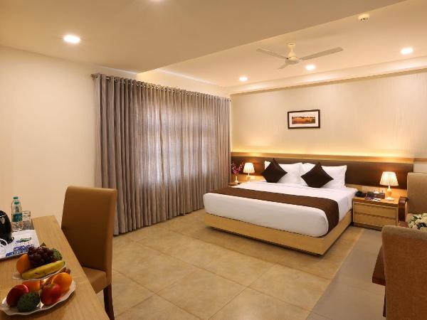 Flora Charishma Residency Aluva : photo 2 de la chambre chambre deluxe double ou lits jumeaux