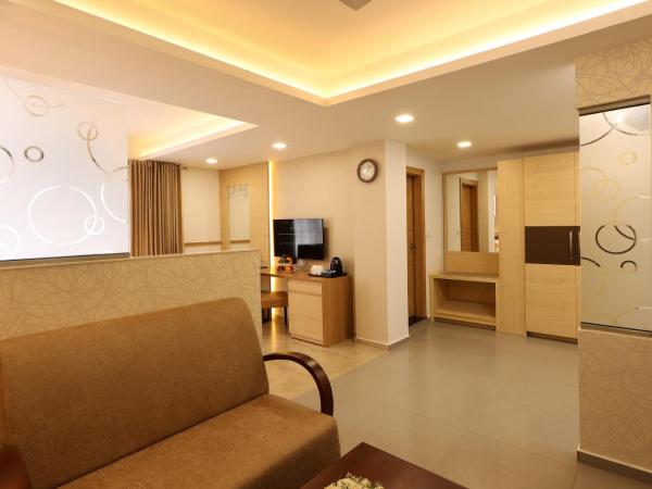 Flora Charishma Residency Aluva : photo 5 de la chambre grande chambre double