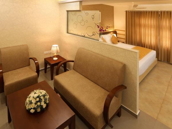 Flora Charishma Residency Aluva : photo 4 de la chambre grande chambre double