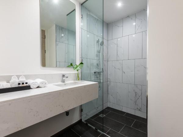 One Patio Hotel Pattaya - SHA Extra Plus : photo 5 de la chambre chambre double de luxe - vue sur piscine