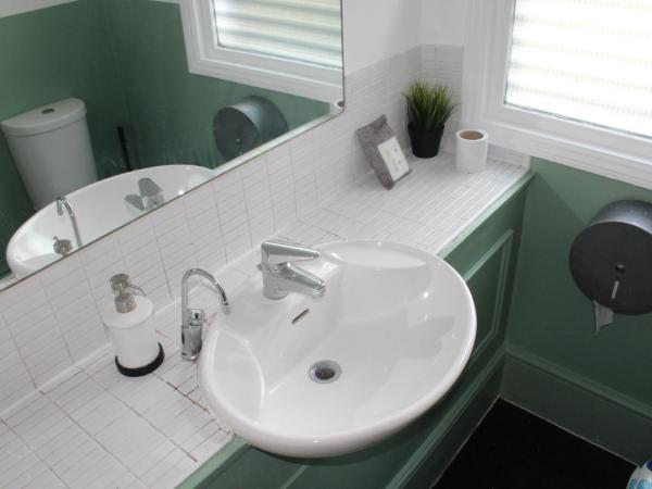 Prime Backpackers Angel : photo 4 de la chambre lit dans dortoir féminin de 9 lits