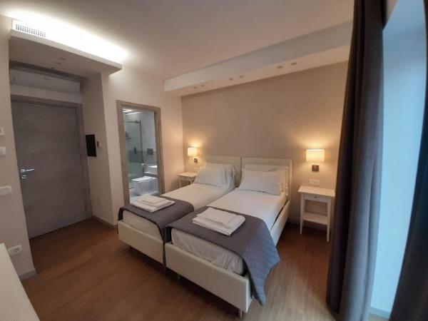 Prestige Rooms Chiaia : photo 2 de la chambre chambre lits jumeaux - vue sur ville