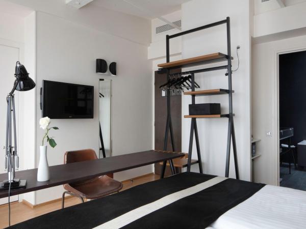 Le 123 Sbastopol - Astotel : photo 2 de la chambre chambre lits jumeaux privilge avec balcon