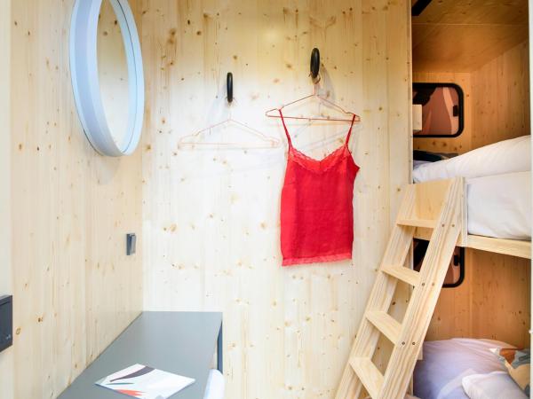 The Green Elephant Hostel & Spa : photo 2 de la chambre capsule privée en dortoir mixte