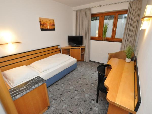 Villa Waldperlach by Blattl : photo 2 de la chambre chambre simple - sous-sol