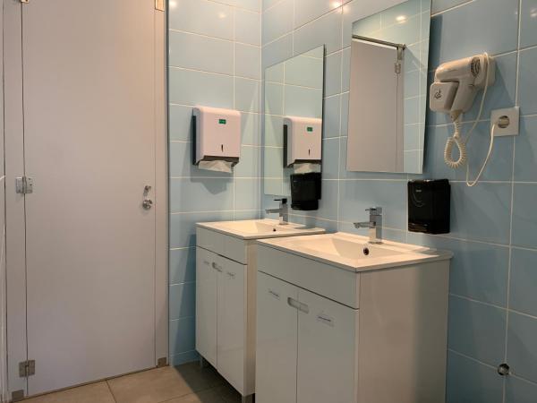 CATS Porto Hostel : photo 1 de la chambre lit dans dortoir pour femmes de 4 lits - bâtiment annexe