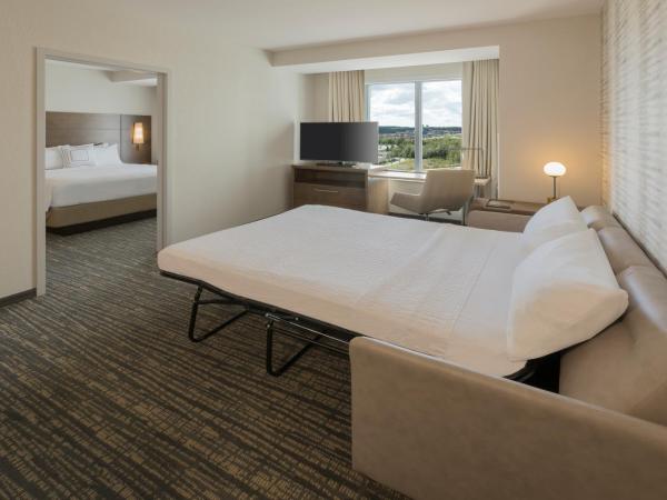 Residence Inn by Marriott Halifax Dartmouth : photo 1 de la chambre suite 1 chambre avec 1 lit king-size et 1 canapé-lit