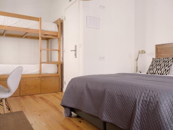 Lisbon Poets Inn : photo 3 de la chambre chambre familiale avec balcon