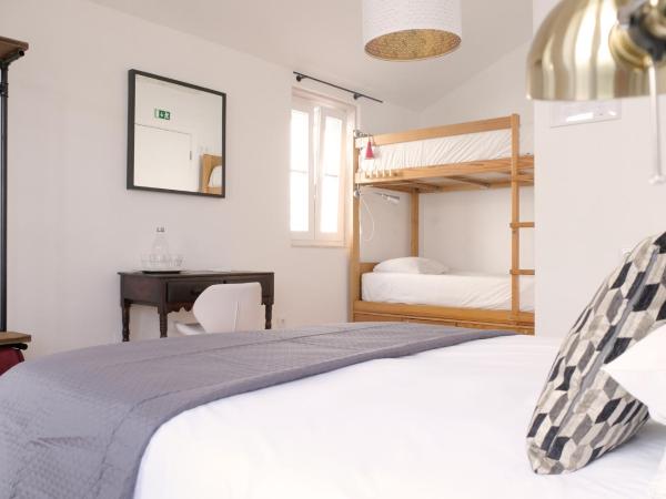 Lisbon Poets Inn : photo 4 de la chambre chambre familiale avec balcon