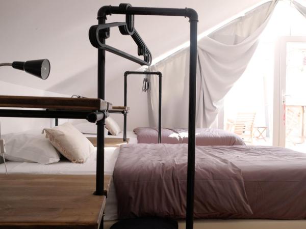 Lisbon Poets Inn : photo 7 de la chambre chambre familiale avec salle de bains privative