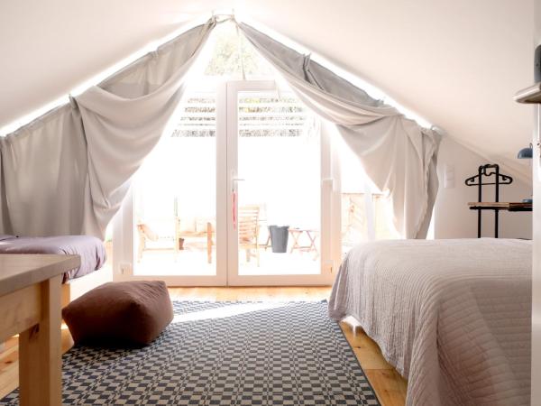 Lisbon Poets Inn : photo 8 de la chambre chambre familiale avec salle de bains privative