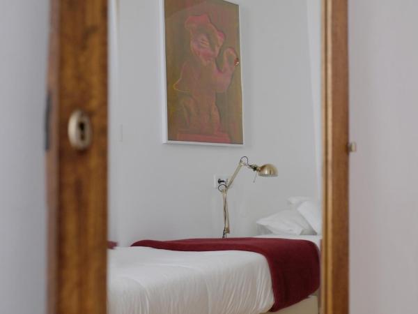 Lisbon Poets Inn : photo 1 de la chambre chambre triple confort