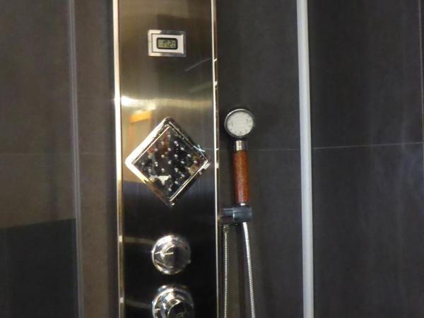 Les Pucines T2 bas de villa : photo 6 de la chambre appartement - vue sur jardin