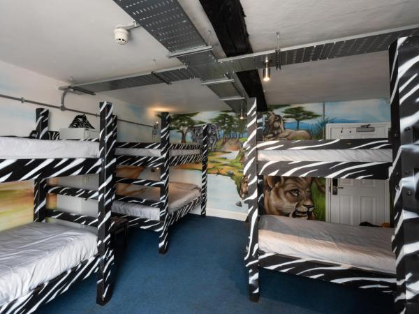 The Full Moon Backpackers : photo 2 de la chambre bunk bed in female dormitory room sleeps 8