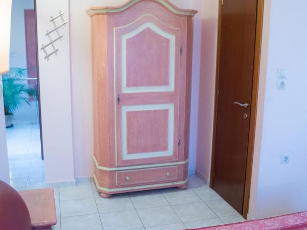 Yiannis Apartments : photo 8 de la chambre chambre familiale avec balcon