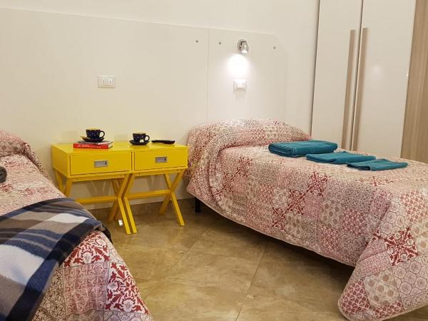 Bed And Breakfast Corticella 24 : photo 8 de la chambre chambre lits jumeaux avec salle de bains privative
