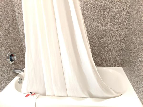 Super 8 by Wyndham Houston/Willowbrook Hwy 249 : photo 7 de la chambre chambre lit king-size - fumeurs