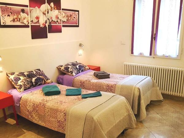 Bed And Breakfast Corticella 24 : photo 8 de la chambre chambre lits jumeaux avec salle de bains privative