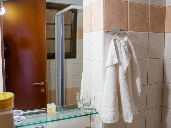 Yiannis Apartments : photo 8 de la chambre chambre lits jumeaux avec balcon