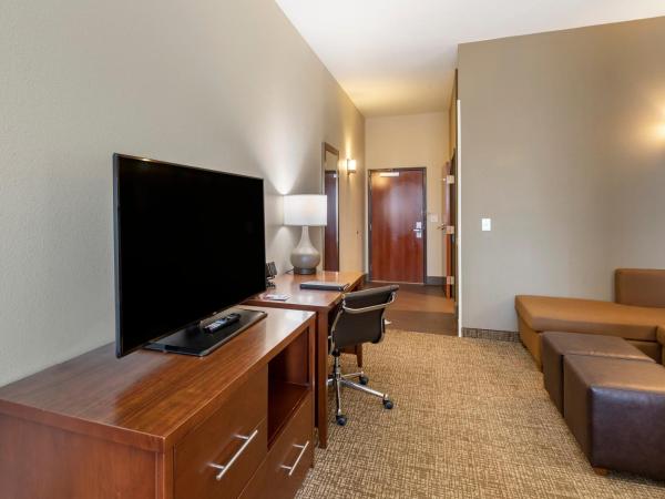Comfort Suites Near Denver Downtown : photo 7 de la chambre suite avec 2 lits queen-size et canapé-lit - non-fumeurs