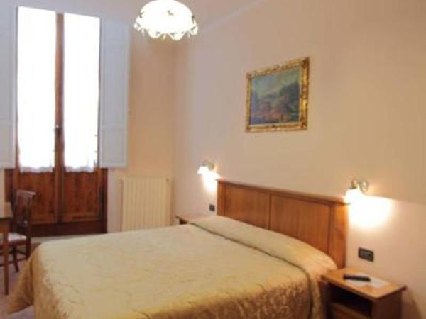 Hotel Margaret : photo 1 de la chambre chambre double avec salle de bains privative