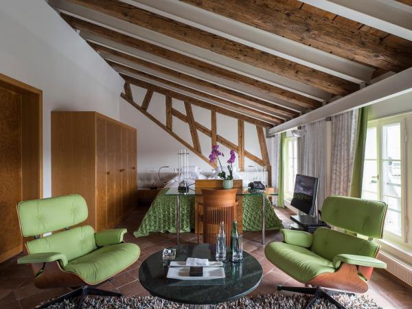 Widder Hotel - Zurichs luxury hideaway : photo 2 de la chambre chambre lit queen-size - cour