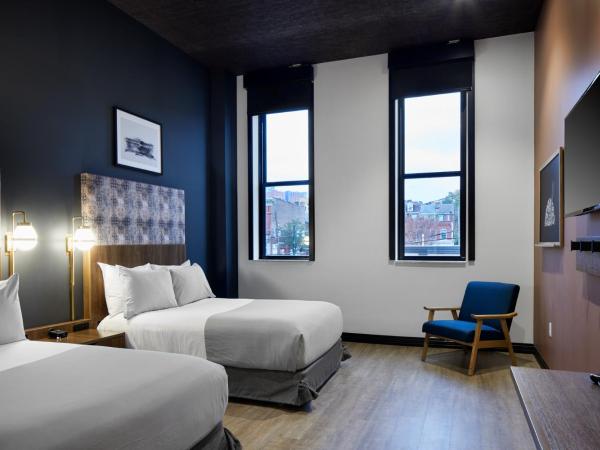TRYP by Wyndham Pittsburgh/Lawrenceville : photo 1 de la chambre chambre double pour personnes à mobilité réduite avec 2 lits doubles et baignoire - non-fumeurs