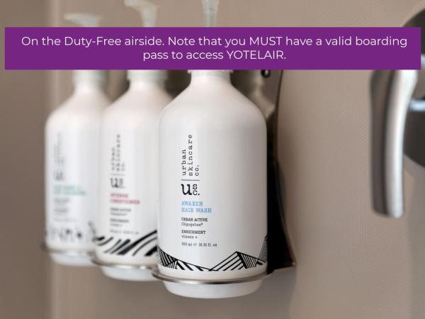 YOTELAIR Istanbul Airport, Duty free - International Transit area : photo 10 de la chambre chambre lit queen-size 